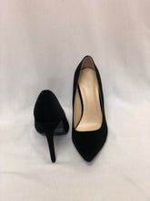 Load image into Gallery viewer, Velveteen Classic Black Pump