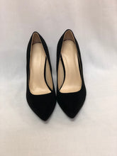 Load image into Gallery viewer, Velveteen Classic Black Pump